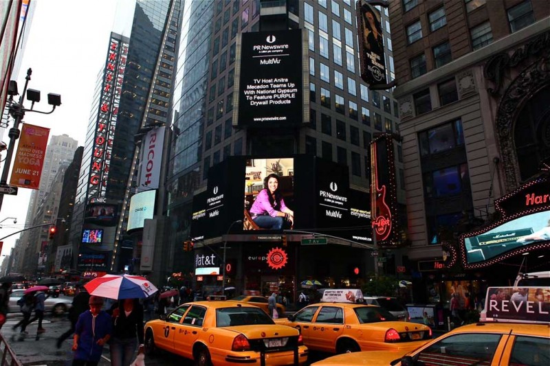 Anitra-Times-Square-3